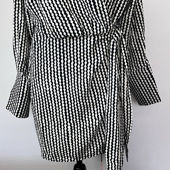 H&M Long Sleeve Black & Ivory Swiggly Stripe Collared Wrap Mini Dress Size M - Picture 9 of 11